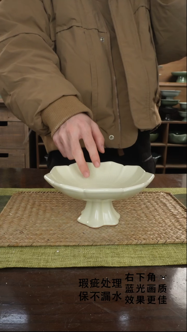 陶瓷莲花高脚C-17（直径）次品保不漏水外观不完美