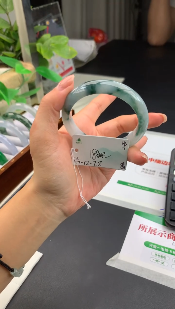 【闪购商品】翡翠手镯未镶嵌下单联系客服核对地址哦