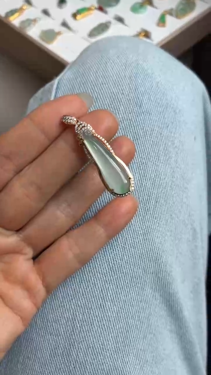 颈饰18K金镶嵌翡翠天然翡翠A货