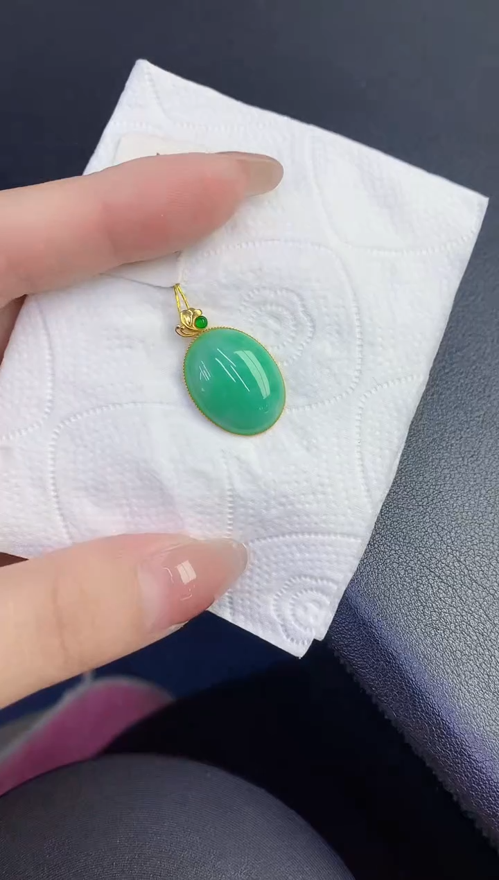 颈饰18K金镶嵌翡翠缅甸天然翡翠A货