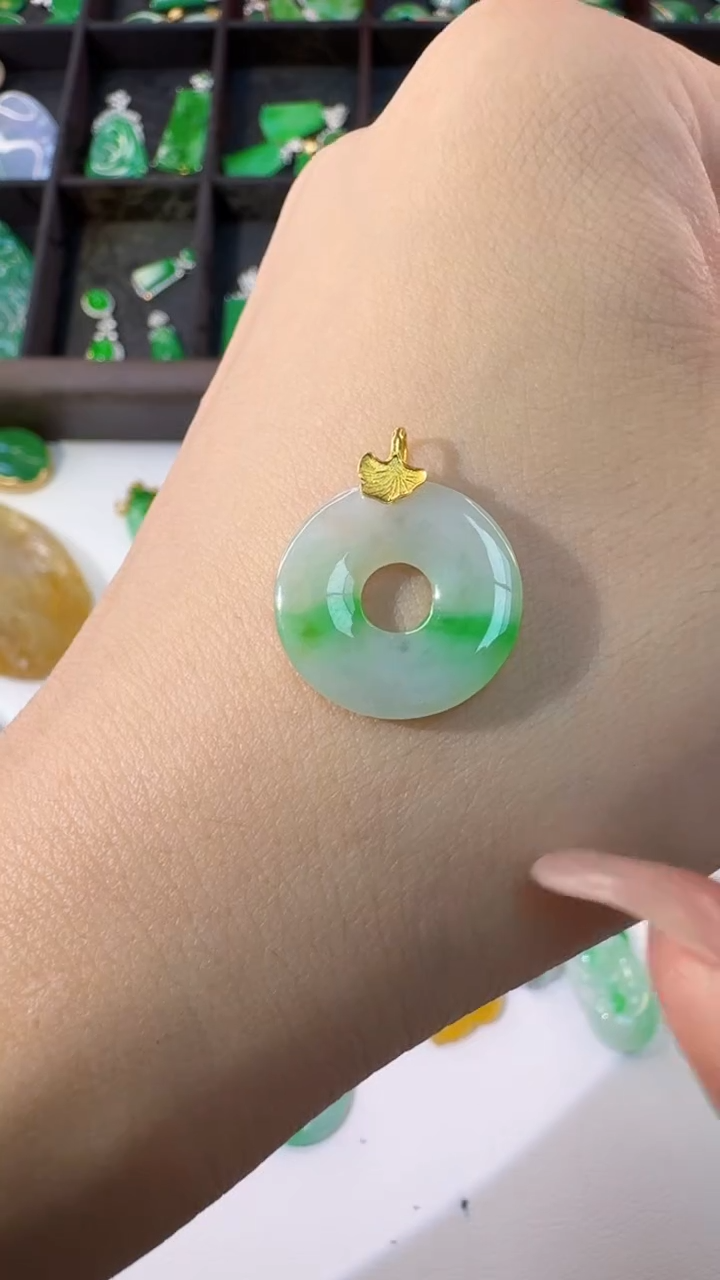 颈饰18K金镶嵌翡翠缅甸A货翡翠