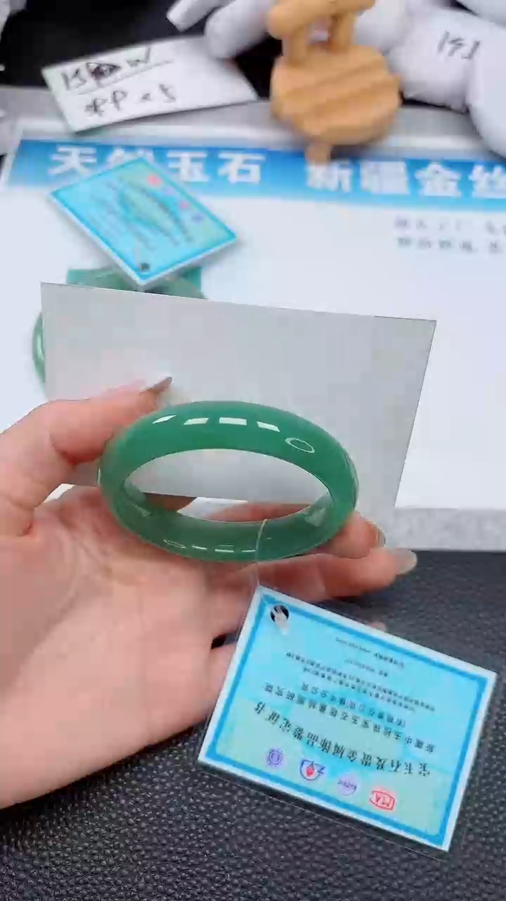 【闪购商品】石英质玉手镯未镶嵌444