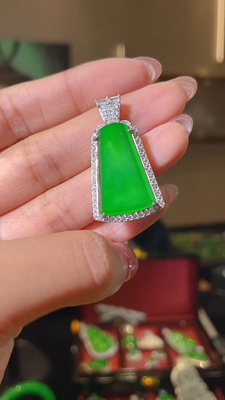 【闪购商品】翡翠吊坠(不含链)银S925镶嵌天然翡翠A货