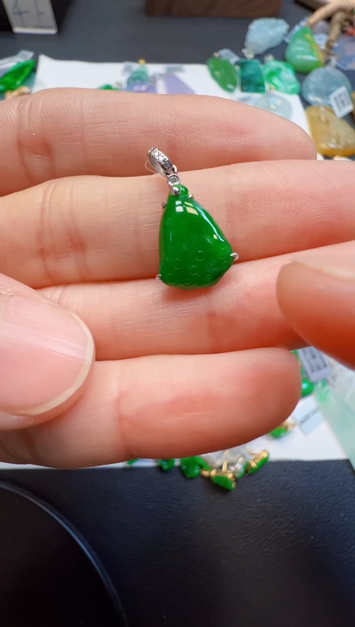 【闪购商品】翡翠吊坠(不含链)18K金镶嵌1380