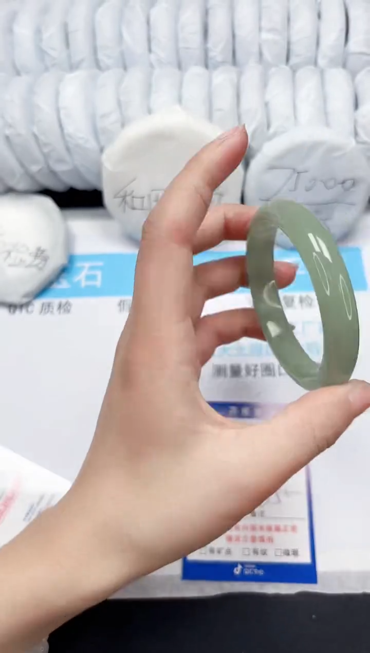 【闪购商品】石英质玉手镯未镶嵌397-65