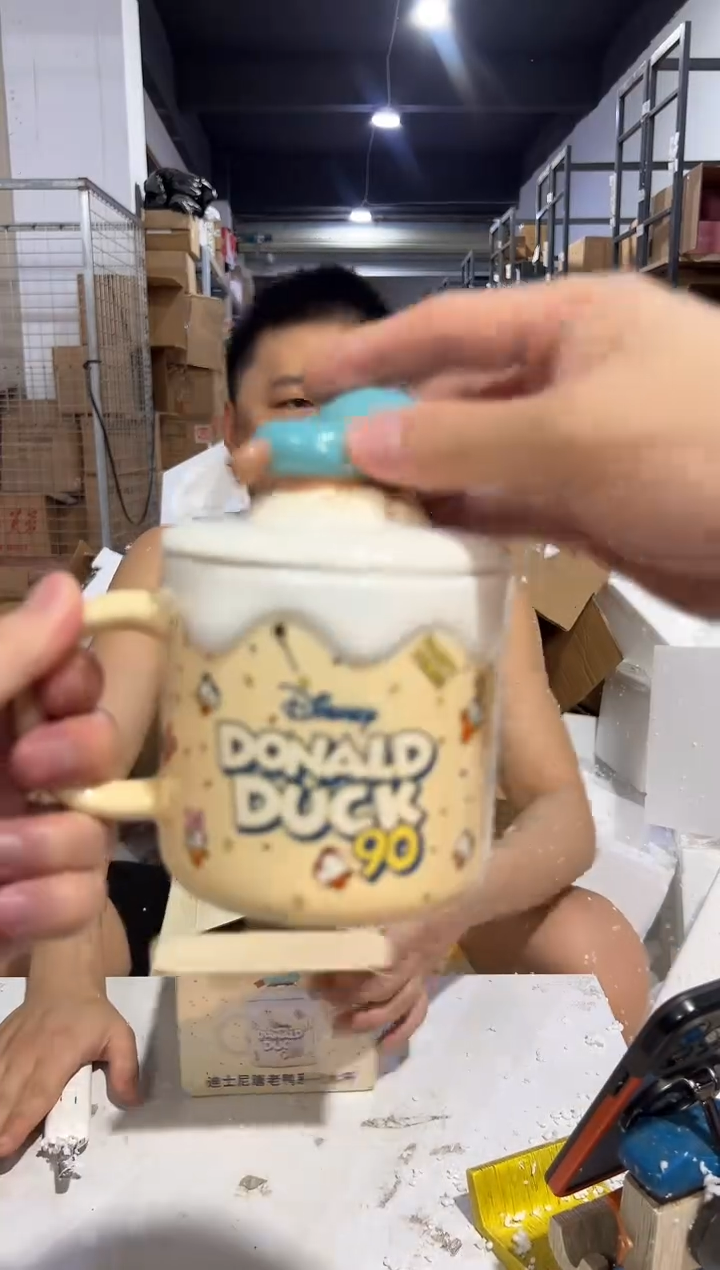 瓷片原盒90周年唐老鸭带盖杯