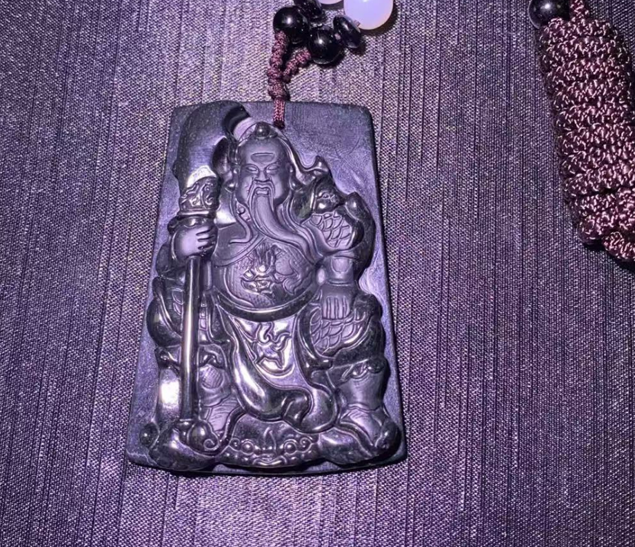 翡翠A货墨翠关公