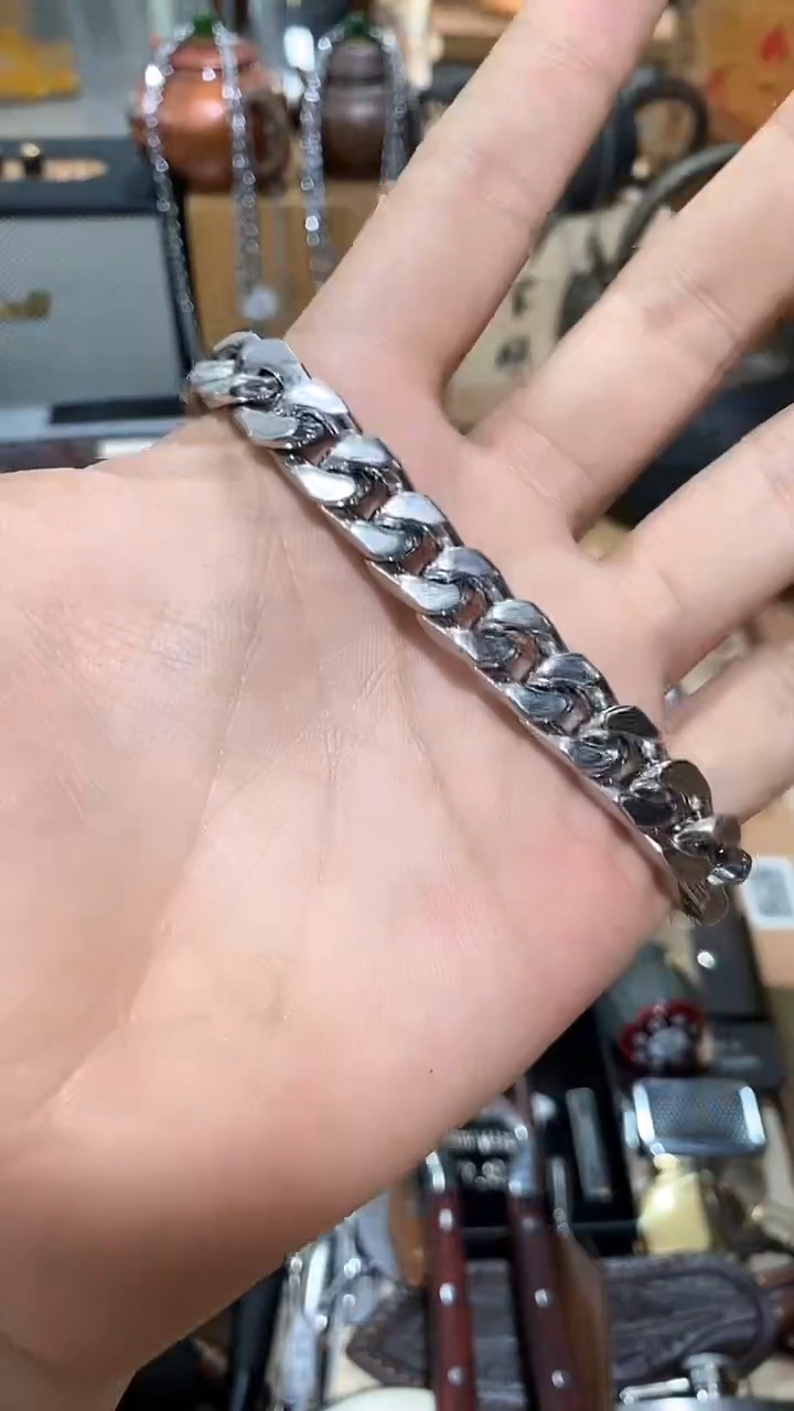 瓷片闪购商品  如图所示