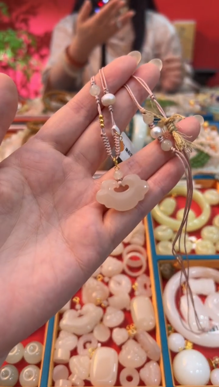 【闪购商品】和田玉吊坠未镶嵌红藕粉中小如意锁