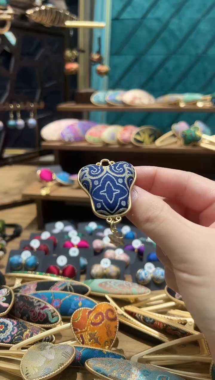 【闪购商品】【孤品车2.17】蓝金八达芭蕉胸针