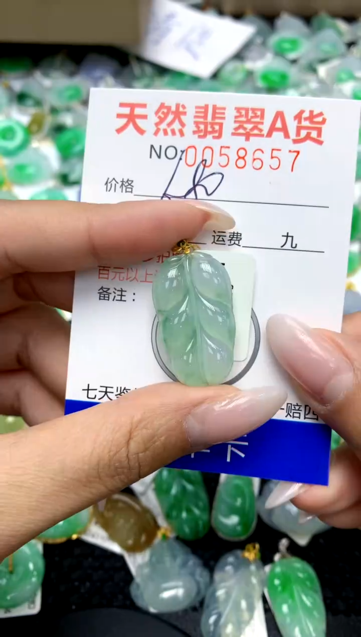翡翠18K金镶嵌颈饰11111111111111