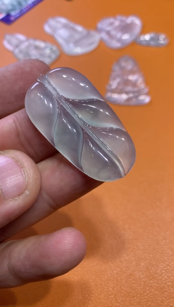 【闪购商品】翡翠吊坠(不含链)未镶嵌叶子5200