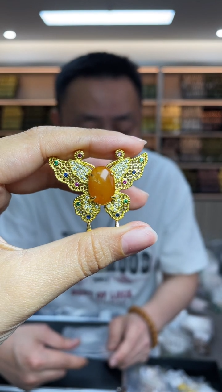 【闪购商品】蜜蜡裸石未镶嵌多样性发一件