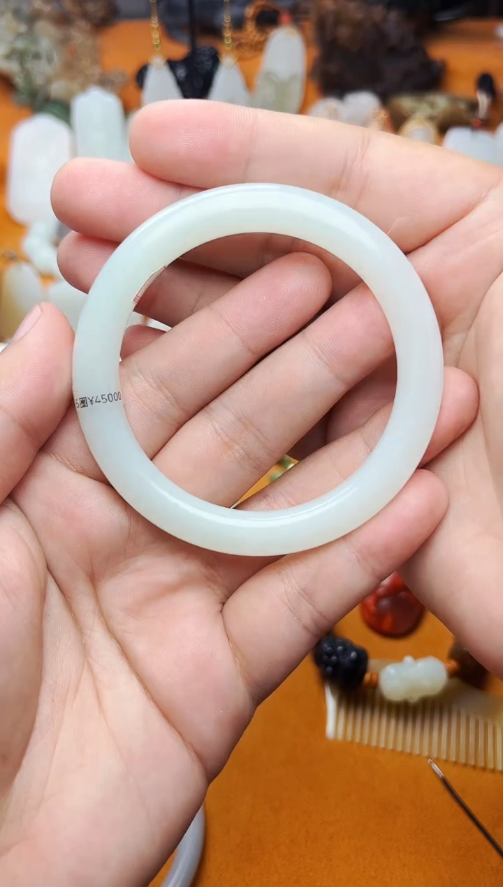 【闪购商品】和田玉手镯未镶嵌56.5圈口