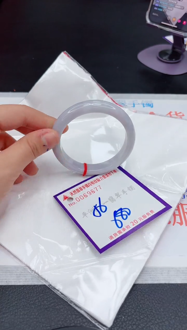 翡翠手镯未镶嵌1