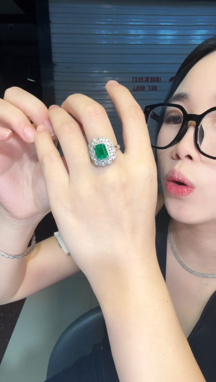 铂Pt950镶嵌戒指祖母绿大方糖