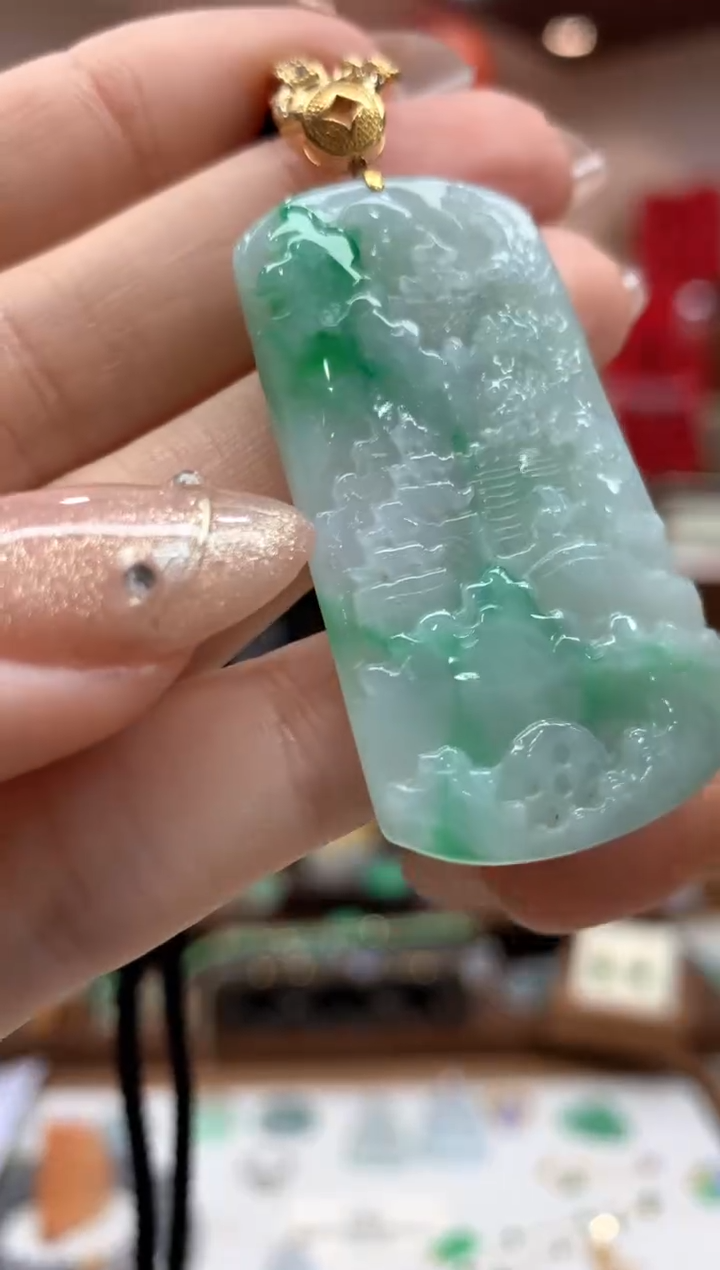 【闪购商品】翡翠吊坠(不含链)18K金镶嵌山水牌