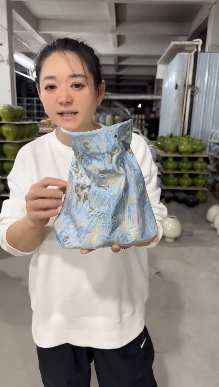景德镇莫兰迪色钱袋子