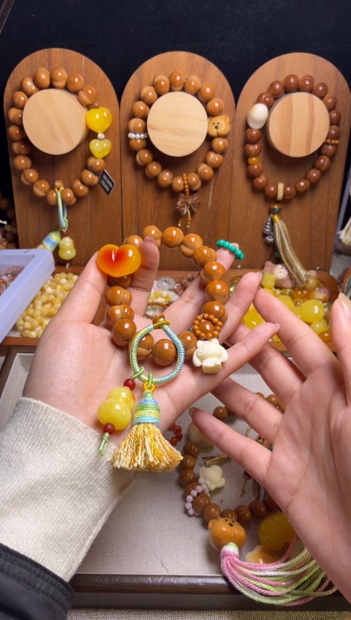 手串猴头核桃小**?全品手工姬宝俏色心绿跑环橄榄核吊玉桂狗吊坠