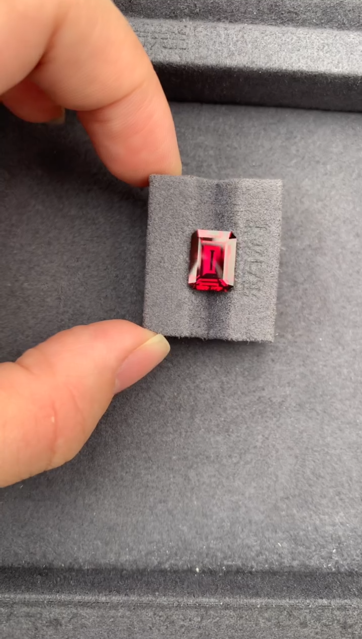 未镶嵌珠宝半成品石榴石4.7ct镁铝榴石  定制   GH 