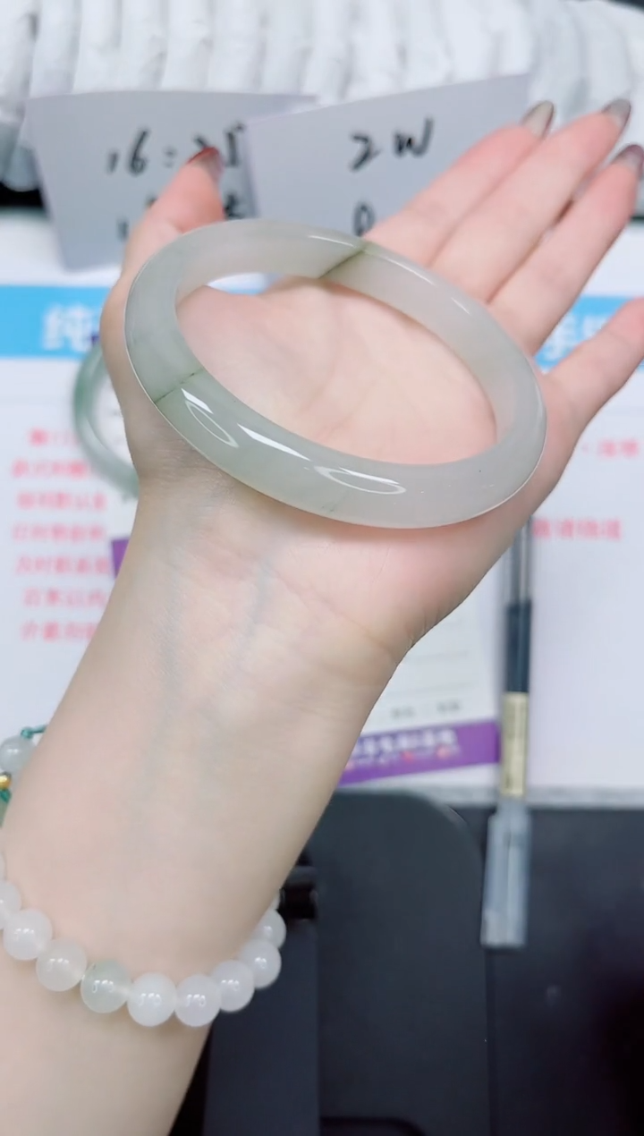 【闪购商品】石英质玉手镯未镶嵌220