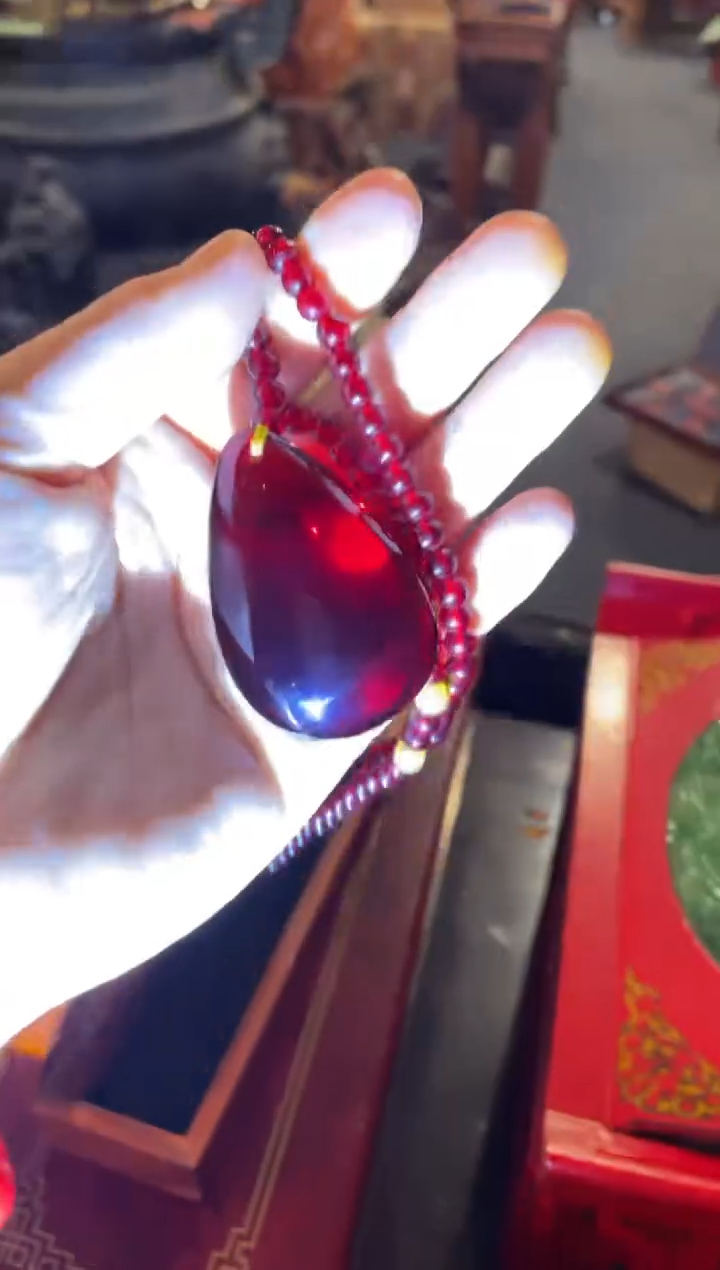【闪购商品】蜜蜡颈饰未镶嵌红破水滴
