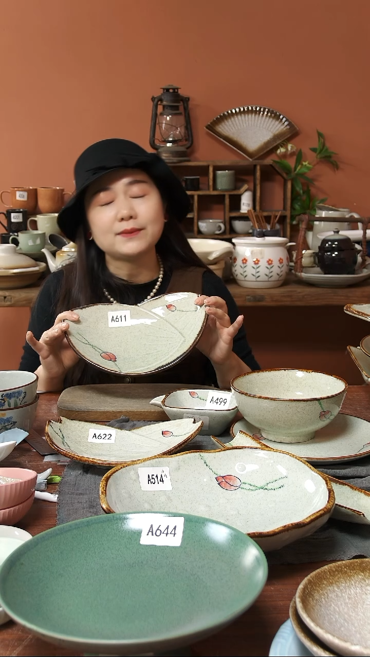 陶瓷A611陶瓷荷花苞盘26*16*5一个微瑕