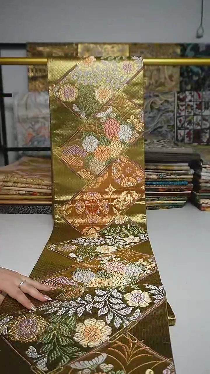 【闪购商品】织绣136 六通彩金花卉