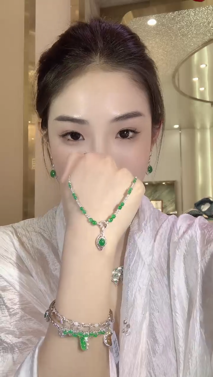 【闪购商品】翡翠套链18K金镶嵌C38翡翠