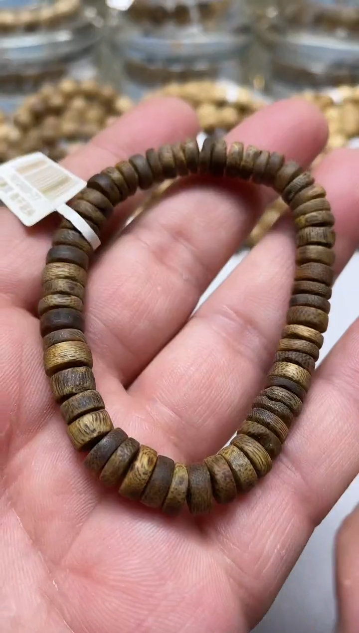 【闪购商品】沉香手串莺歌绿随型片片珠单圈多样性发其一