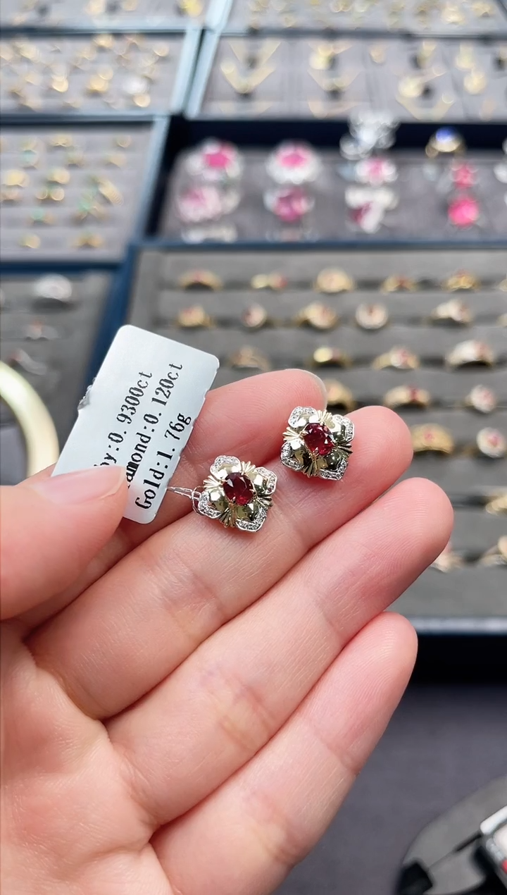 【闪购商品】红宝石耳钉18K金镶嵌/0.93ct/无烧鸽血红
