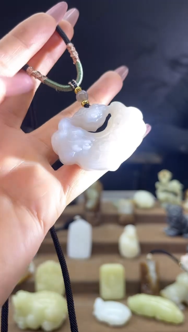 颈饰未镶嵌和田玉1