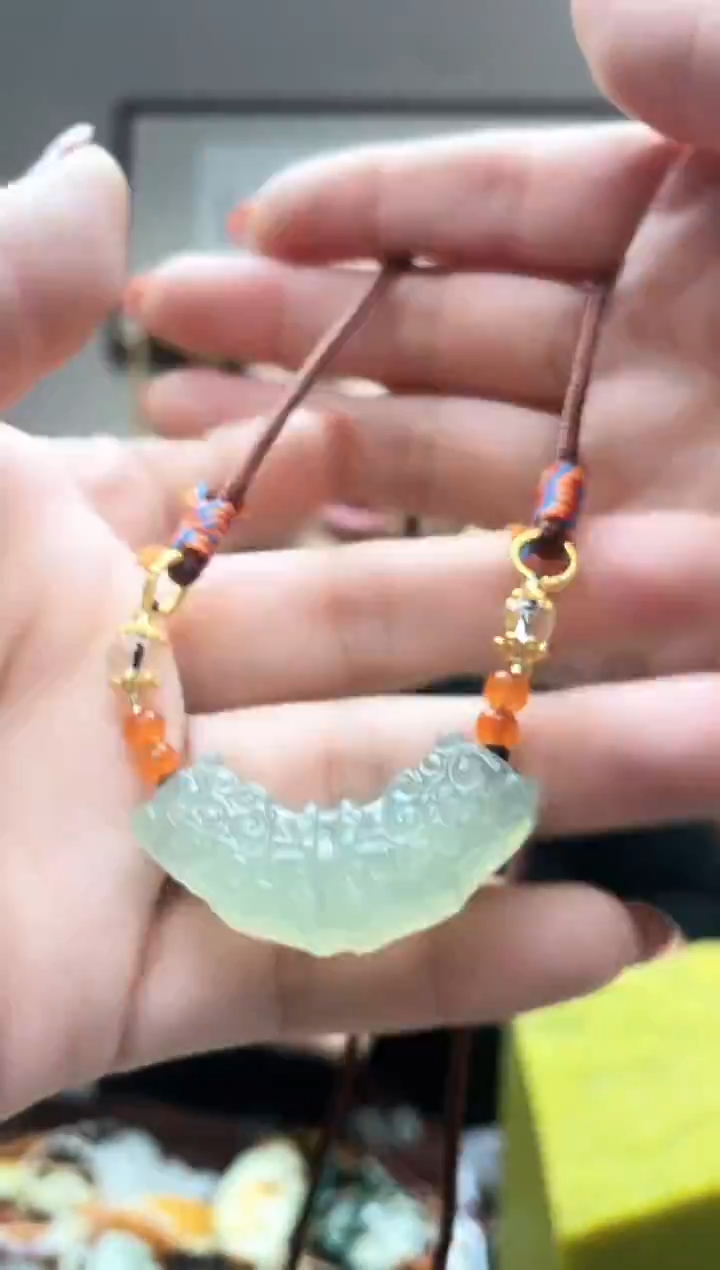 未镶嵌岫玉吊坠`