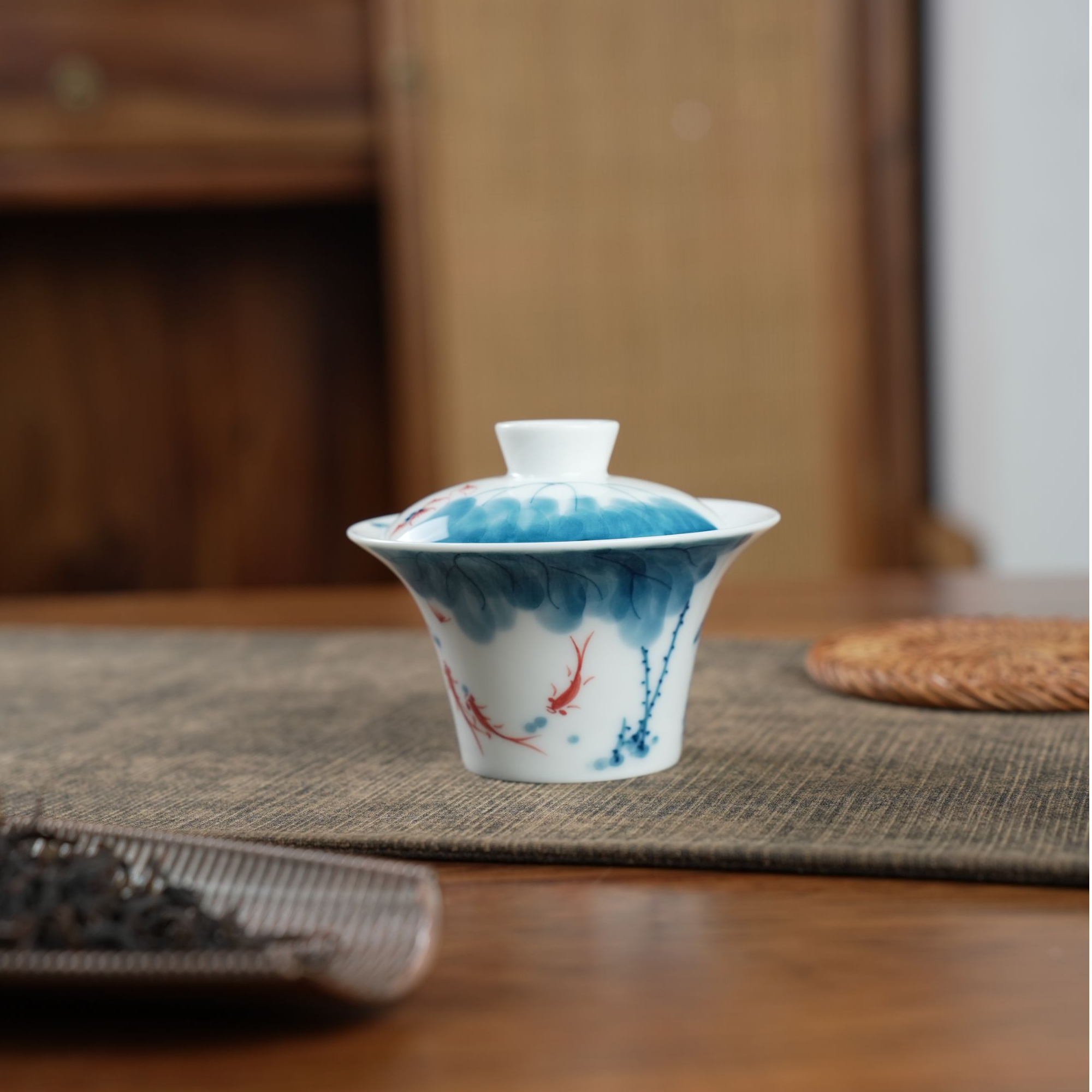 纯手工手绘线条莲二才马蹄盖碗