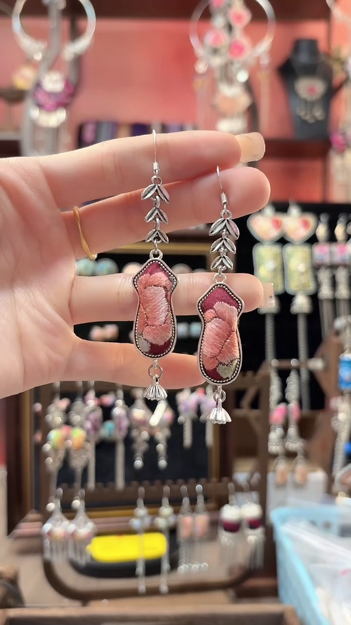 织绣 云织谣民族风精美饰品   218