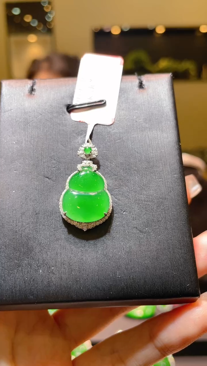 【闪购商品】翡翠吊坠(赠链)18K金镶嵌A92