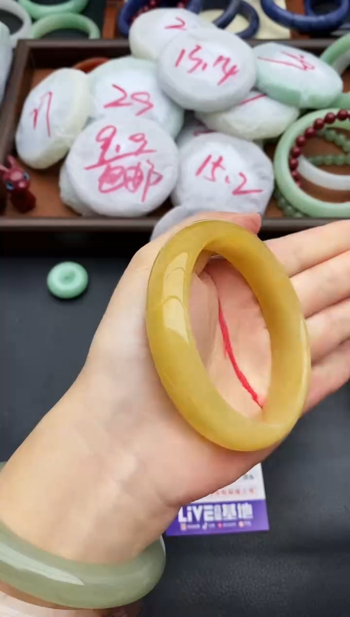 未镶嵌手镯石英质玉201+63.6