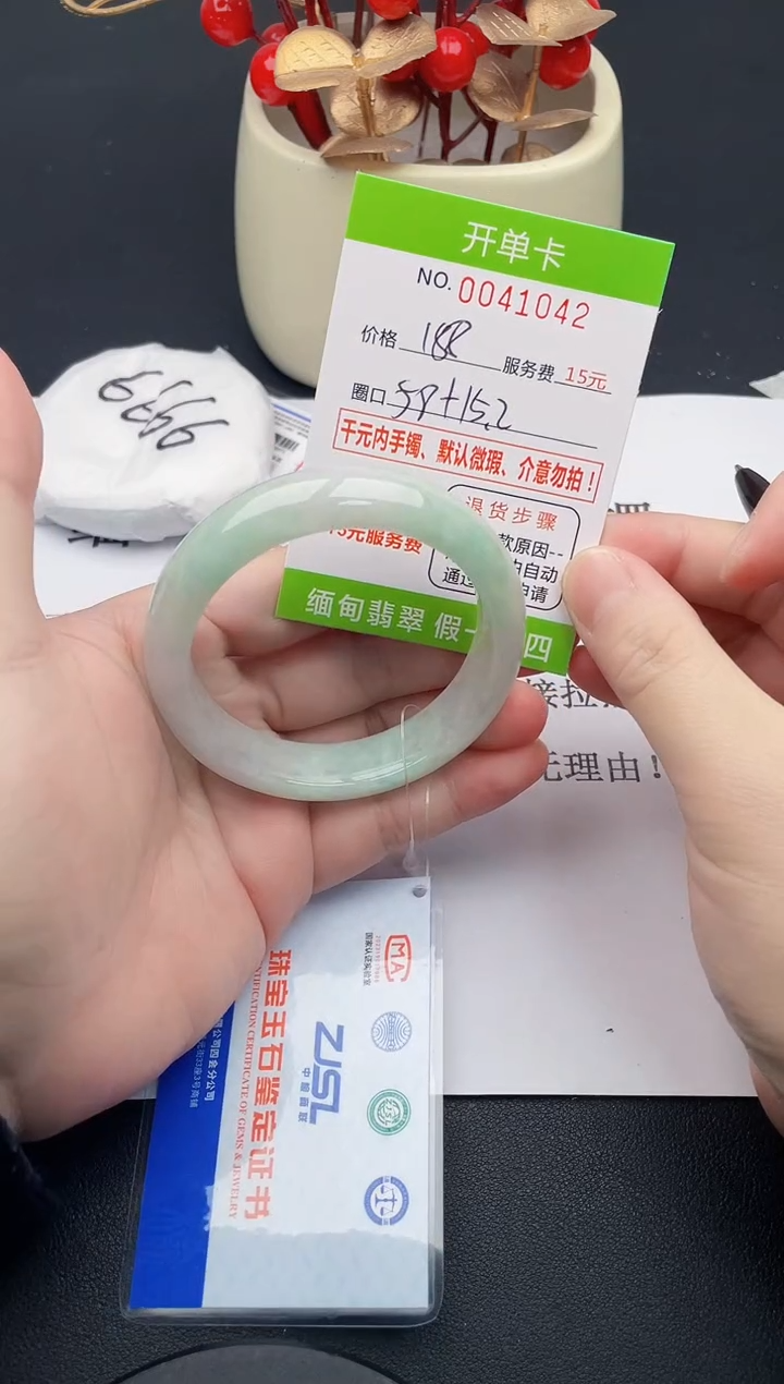 【闪购商品】42女王丽致优雅手镯时尚百搭