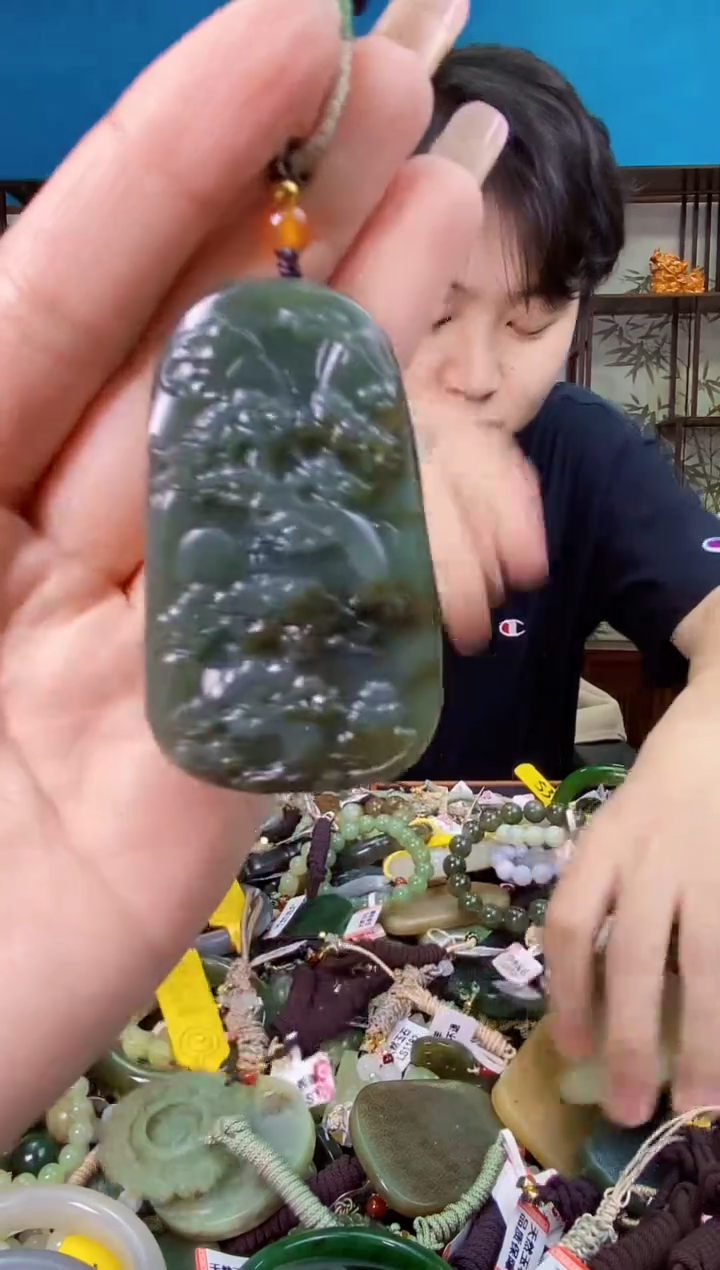 颈饰未镶嵌和田玉1