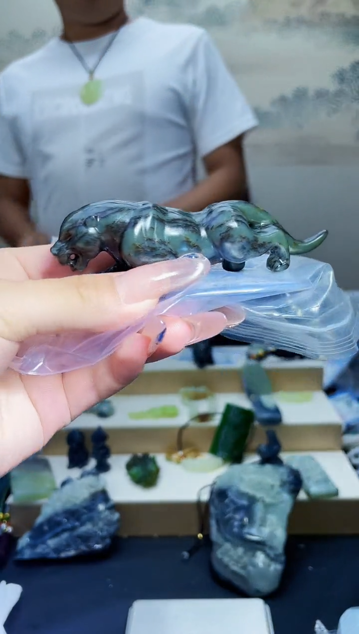 和田玉未镶嵌颈饰1