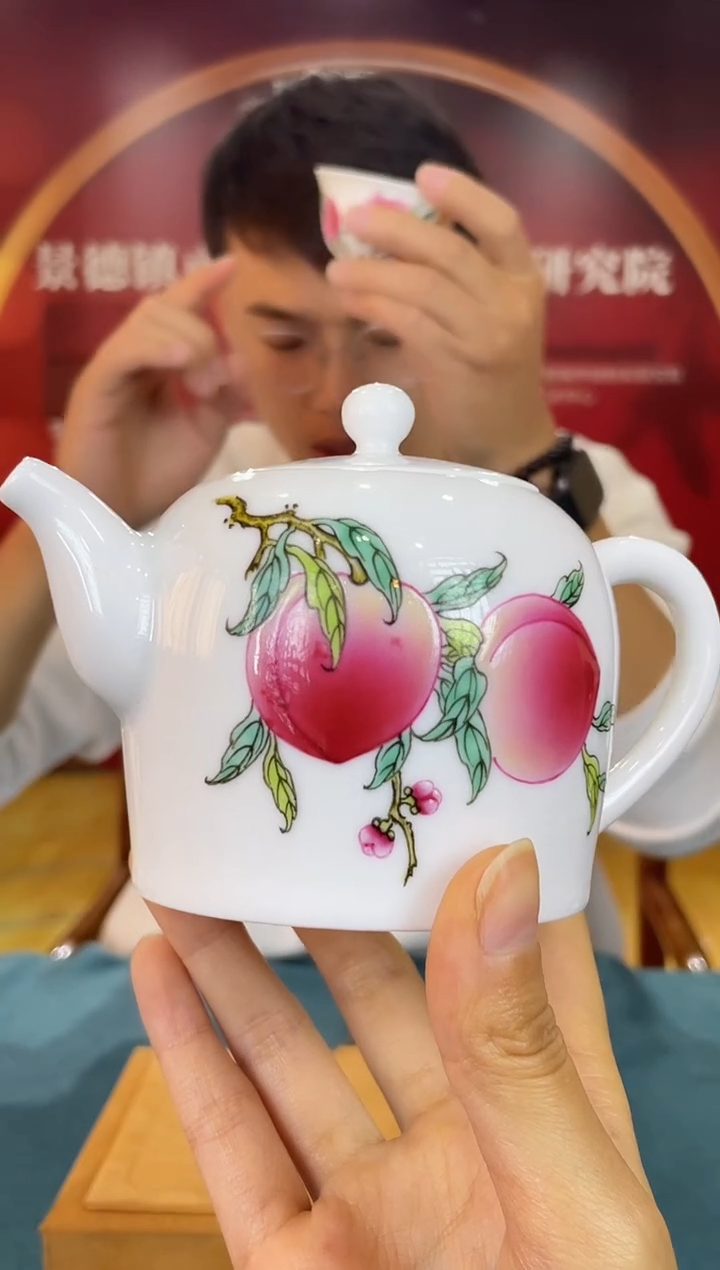 瓷014函夏非遗粉彩双桃茶壶