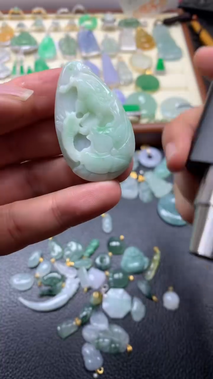 【闪购商品】翡翠颈饰未镶嵌025翡翠吊坠