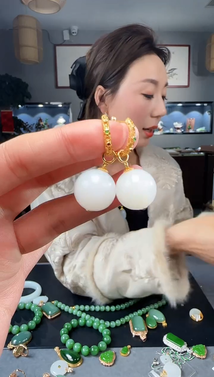 【闪购商品】和田玉耳钉18K金镶嵌1