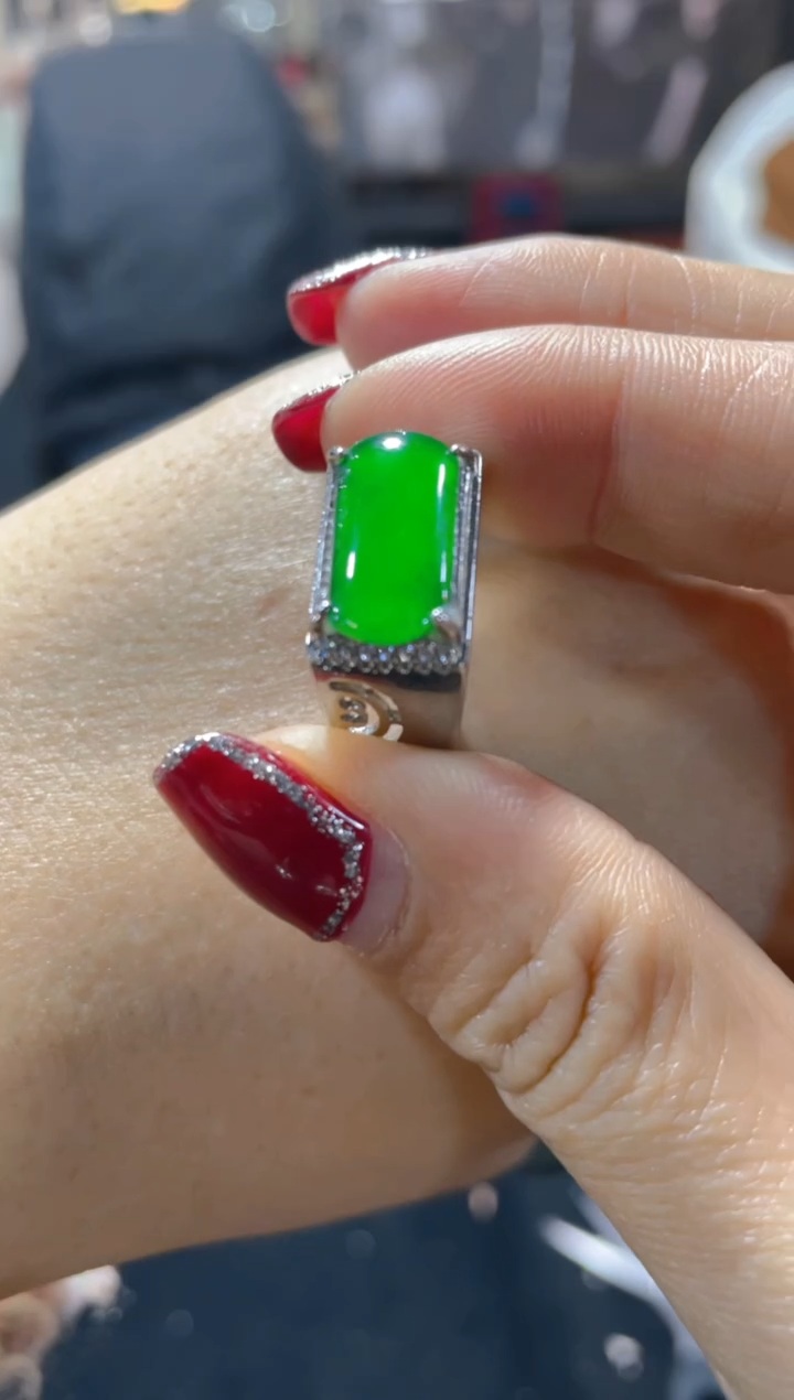 【闪购商品】定制翡翠未镶嵌天然A货翡翠假一罚四（多样性发货）