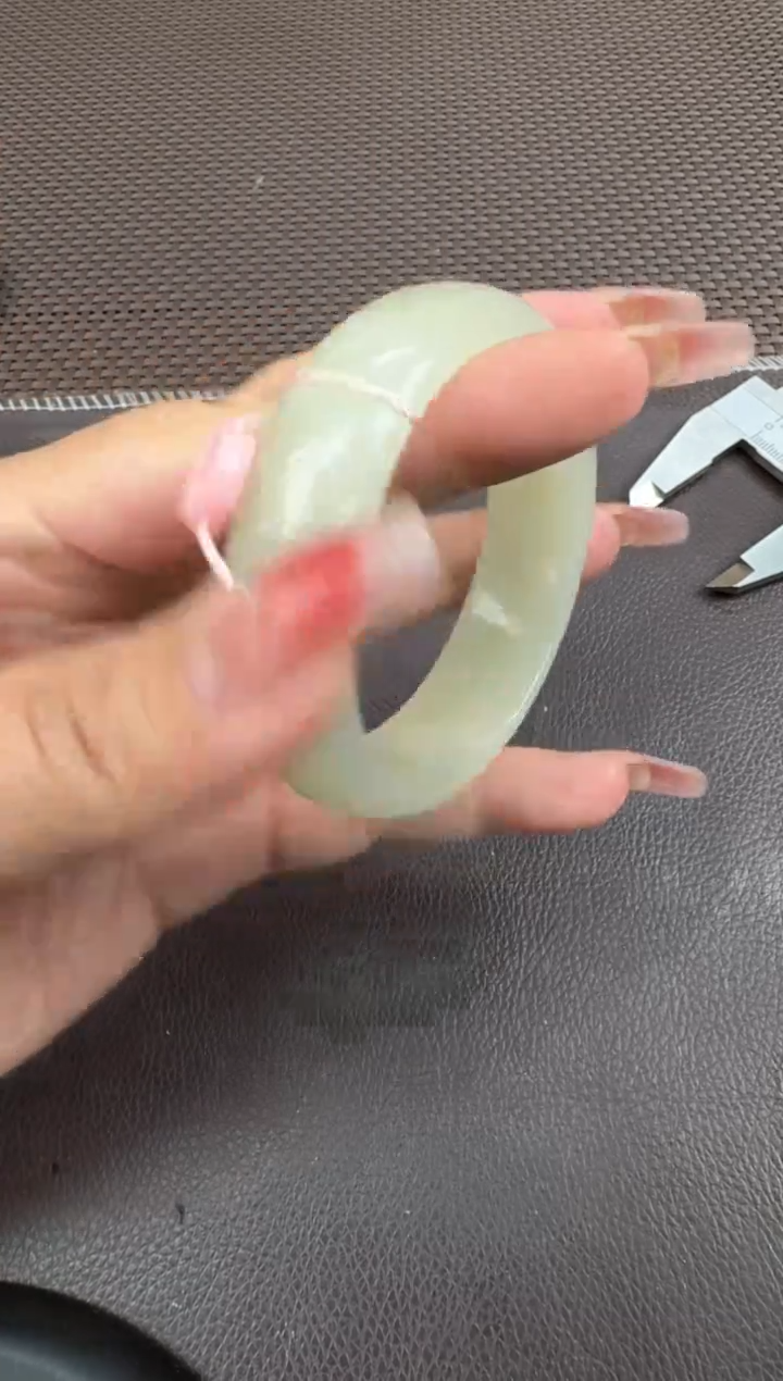 【闪购商品】和田玉手镯未镶嵌56