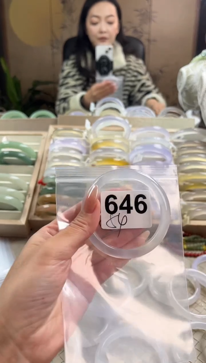 手镯玛瑙/玉髓未镶嵌646暇