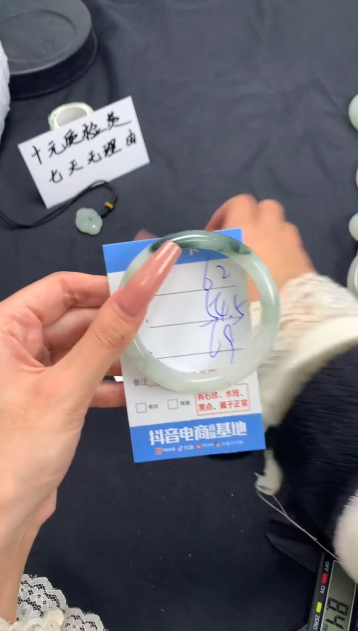 【闪购商品】石英质玉手镯未镶嵌A62