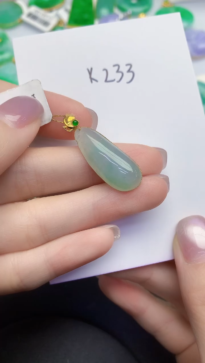 颈饰18K金镶嵌翡翠缅甸天然翡翠A货