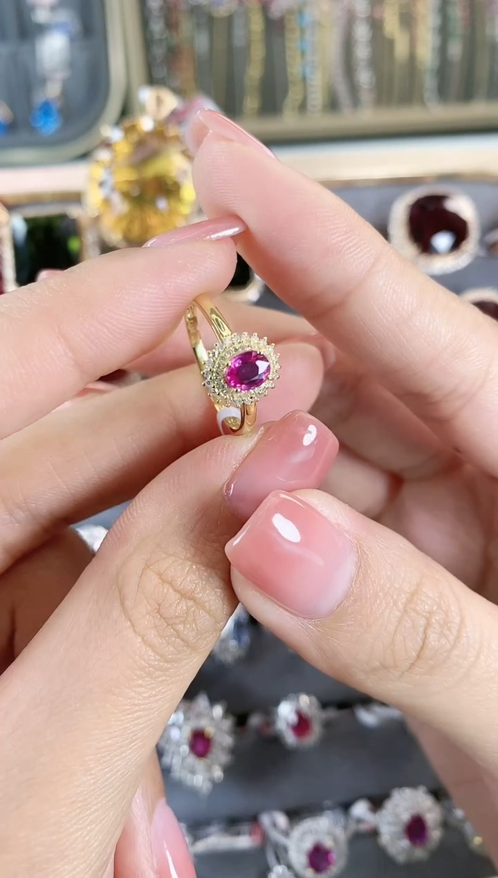 【闪购商品】红宝石戒指18K金镶嵌....