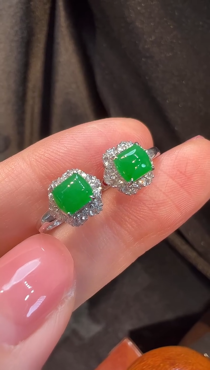 18K金镶嵌翡翠耳饰L6